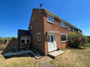 Charming House in Abingdon currently being refurbished and furnished to highest standards--available for long and short term stays from 16th September 2024-- Booking Now Open